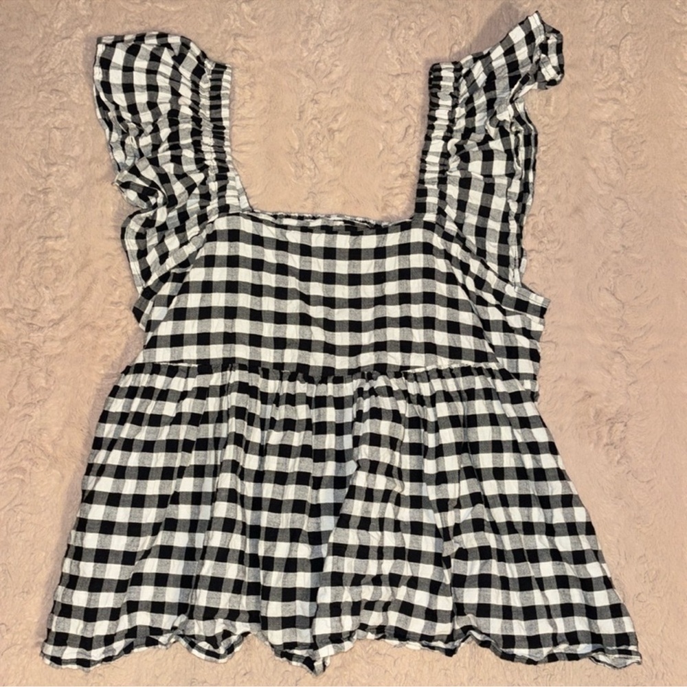 Size 12 • boohoo • checkered blouse • cute for a picnic or summer day out